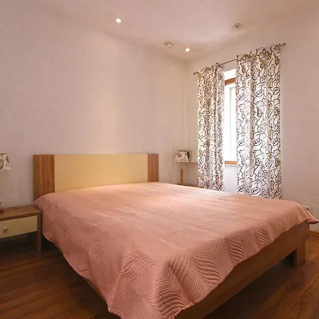 Apartment Fuer 3 Personen Ca 38 Qm In Pula, Istrien Istrische Riviera *