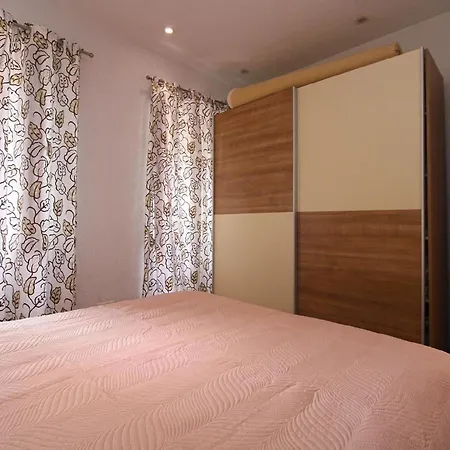 Fuer 3 Personen Ca 38 Qm In Pula, Istrien Istrische Riviera Apartment *